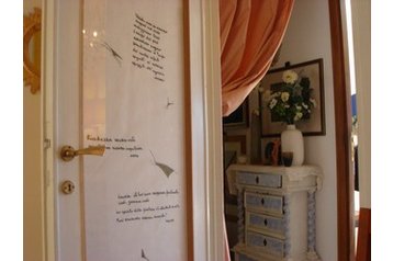 Italia Privát Roma, Esterno